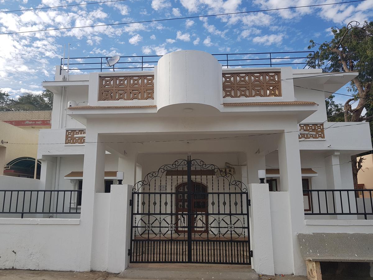 Happy Home Bhuj Bagian luar foto