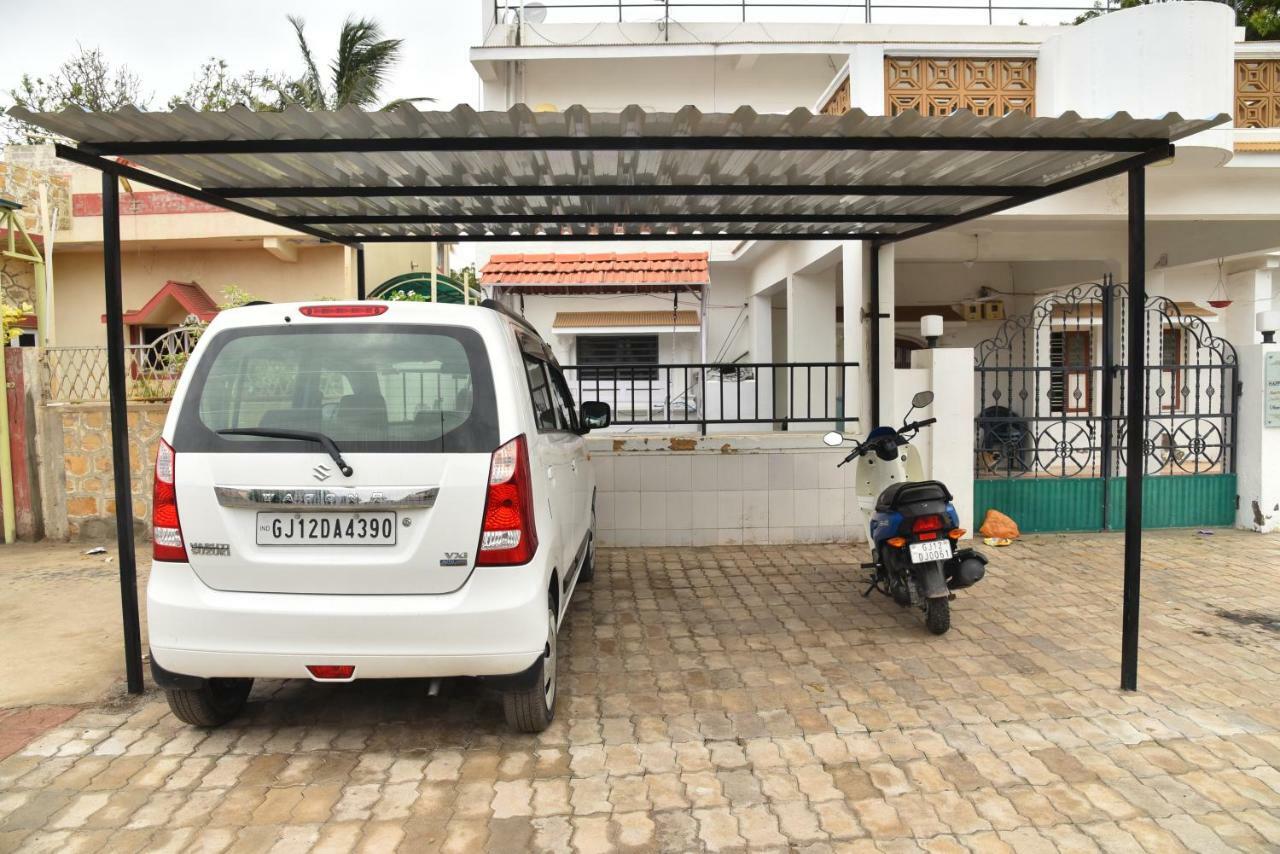 Happy Home Bhuj Bagian luar foto